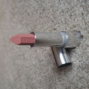 Kylie Jenner Lipstick in Creme Brulee